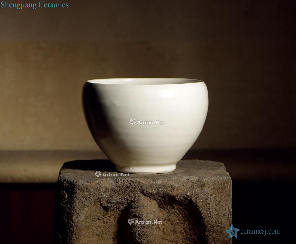 The tang dynasty Xing kiln white glazed bowl