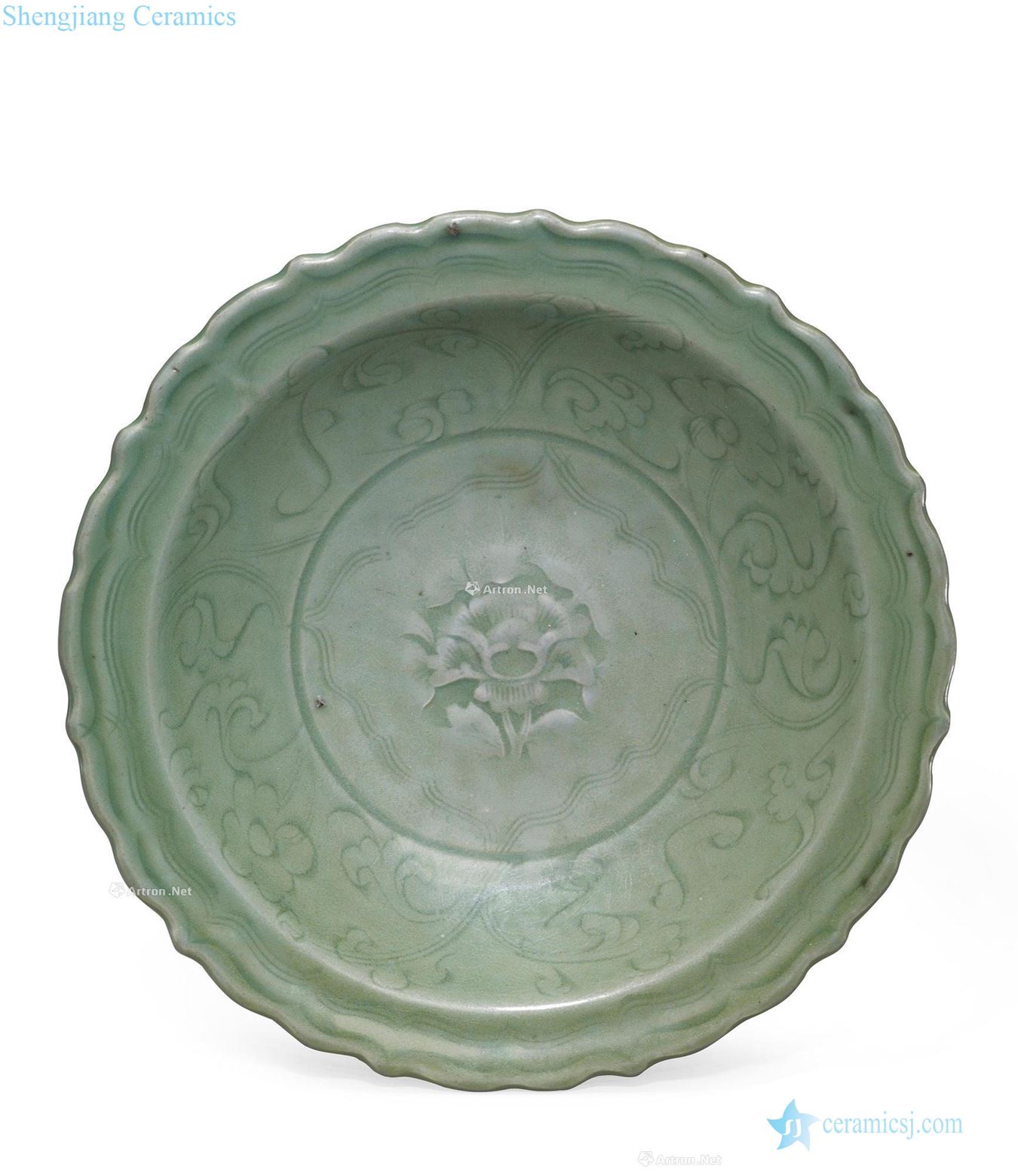 Ming Longquan green glazed carved peony grains fold along the plate
