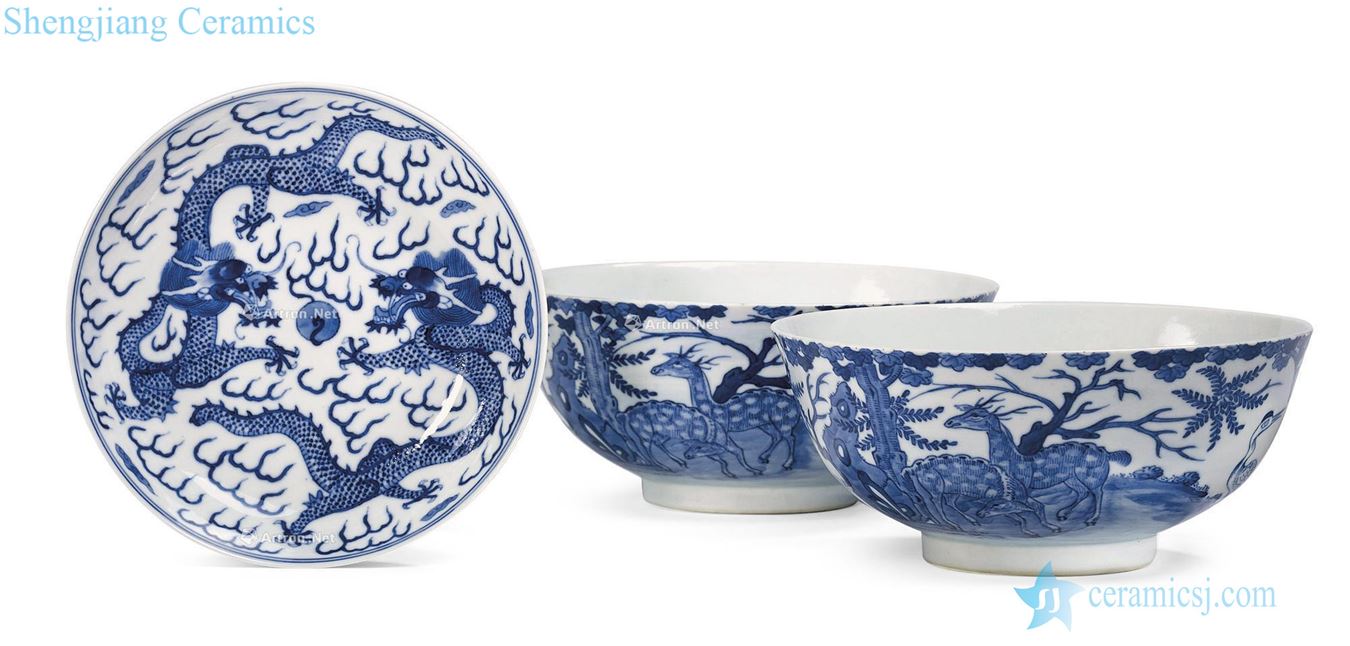 Qing guangxu dynasty and later Blue sky cast bead tray and blue and white crane deer with spring green-splashed bowls (two pieces of a set of three)
