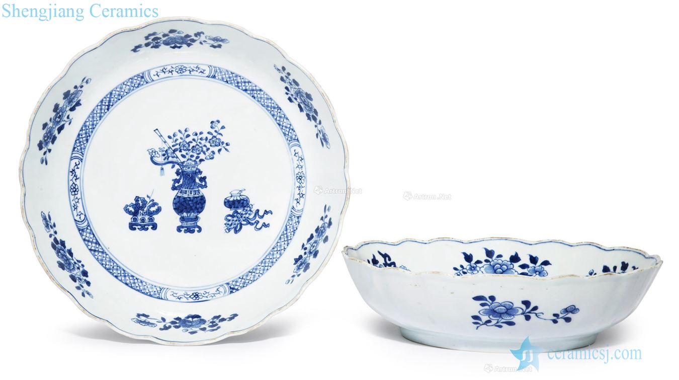 The qing emperor kangxi Blue and white flower grain flower mouth tray (a)