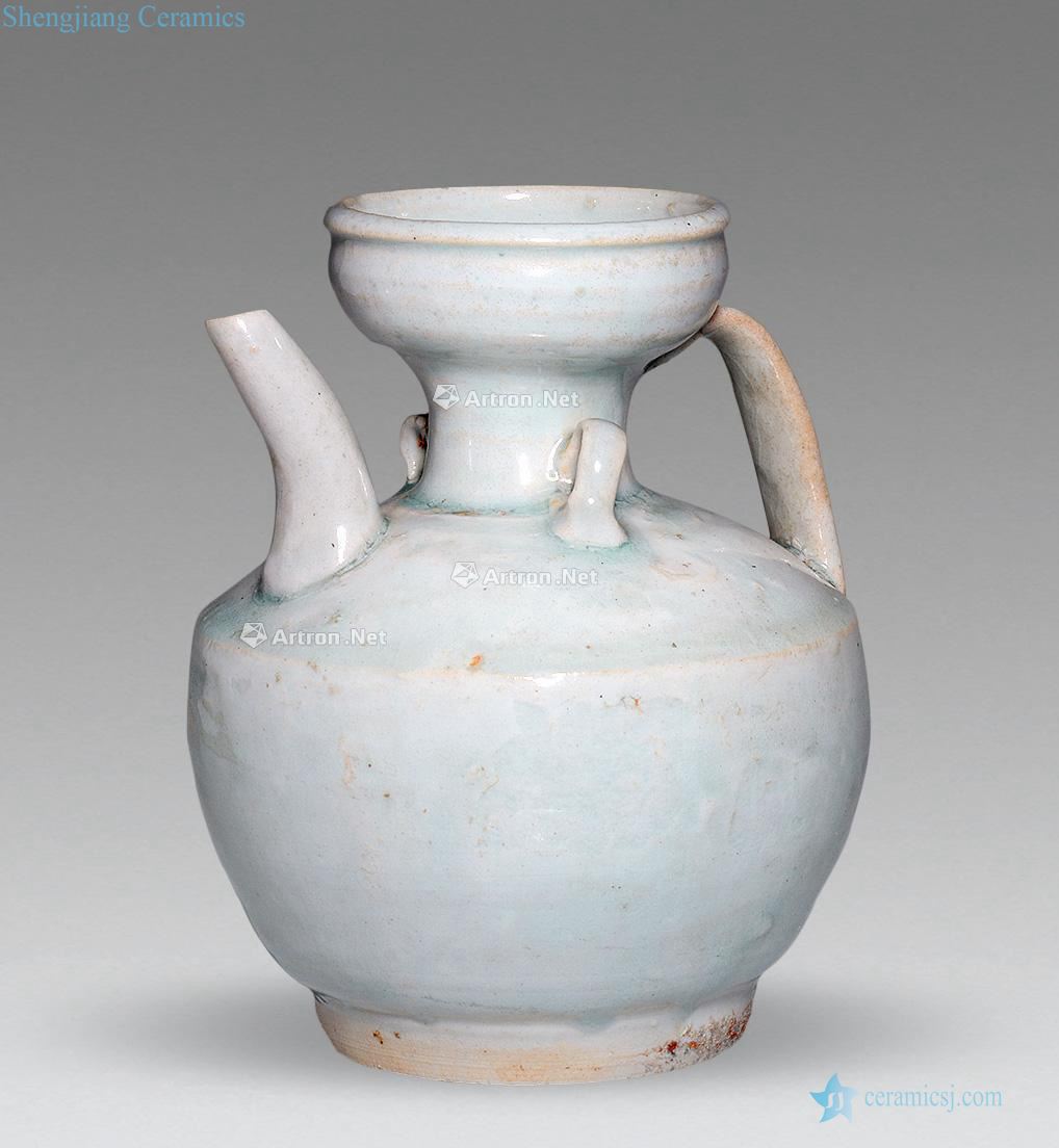 The song dynasty Shadow left kiln green ewer