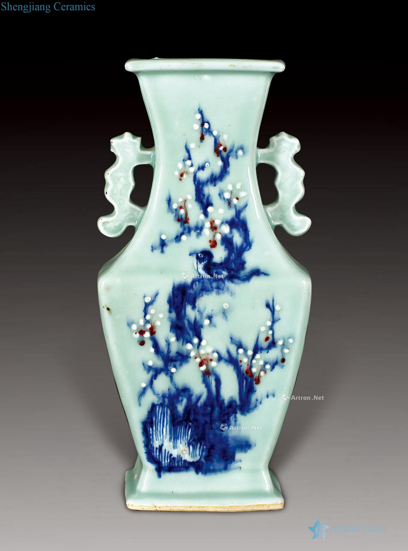 Qing qianlong Blue and white youligong red bottle