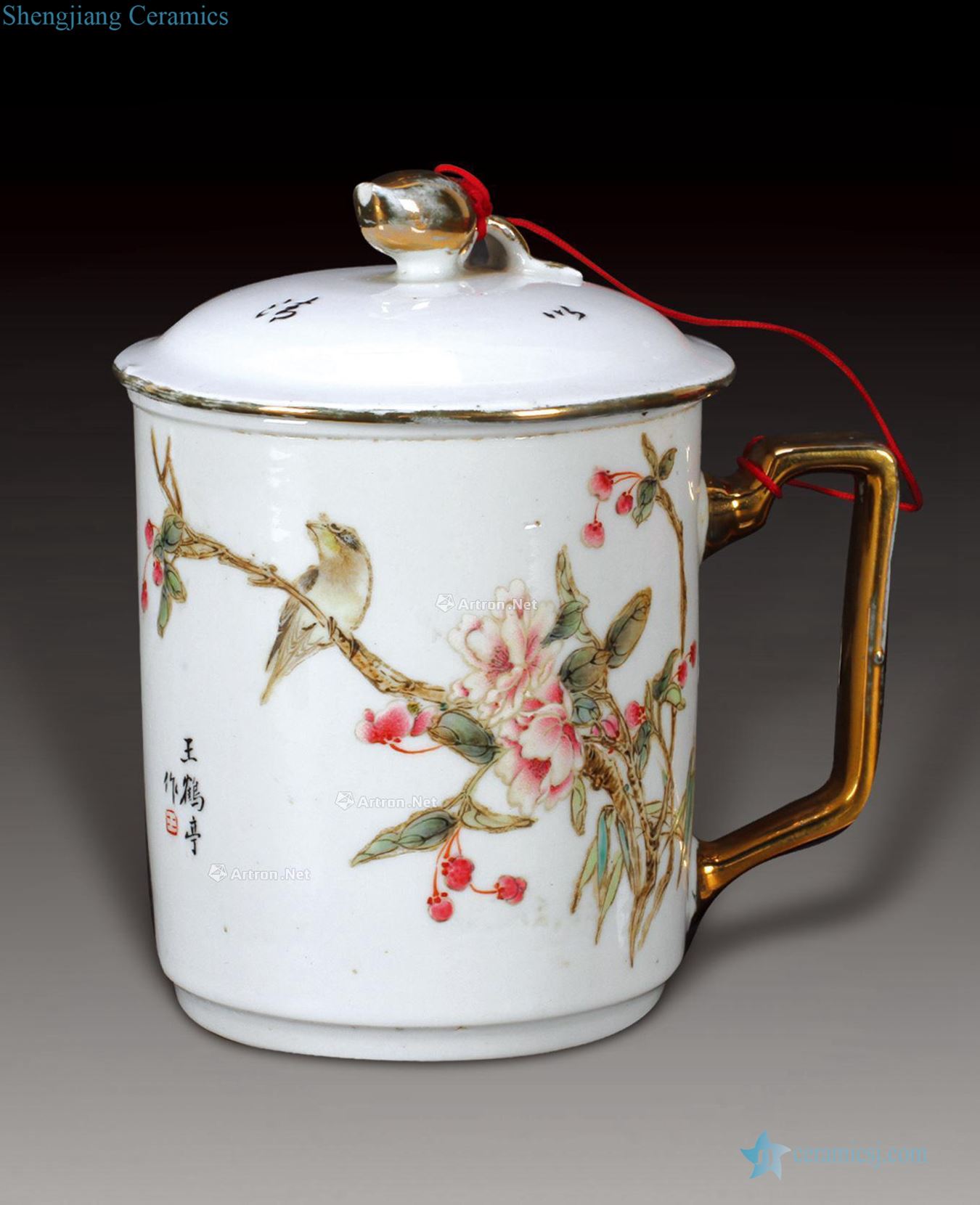 In the 19th century Painting of flowers and enamel cup he-ting wang model