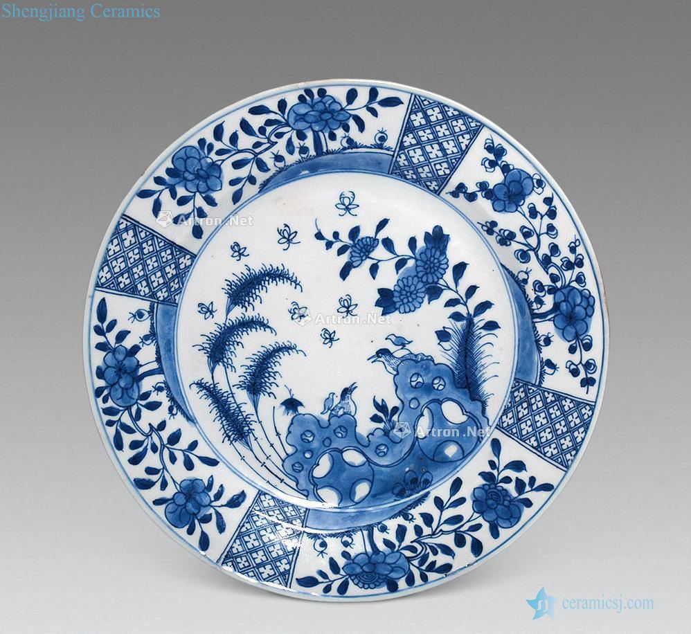 In the qing dynasty Blue and white flower on the tray