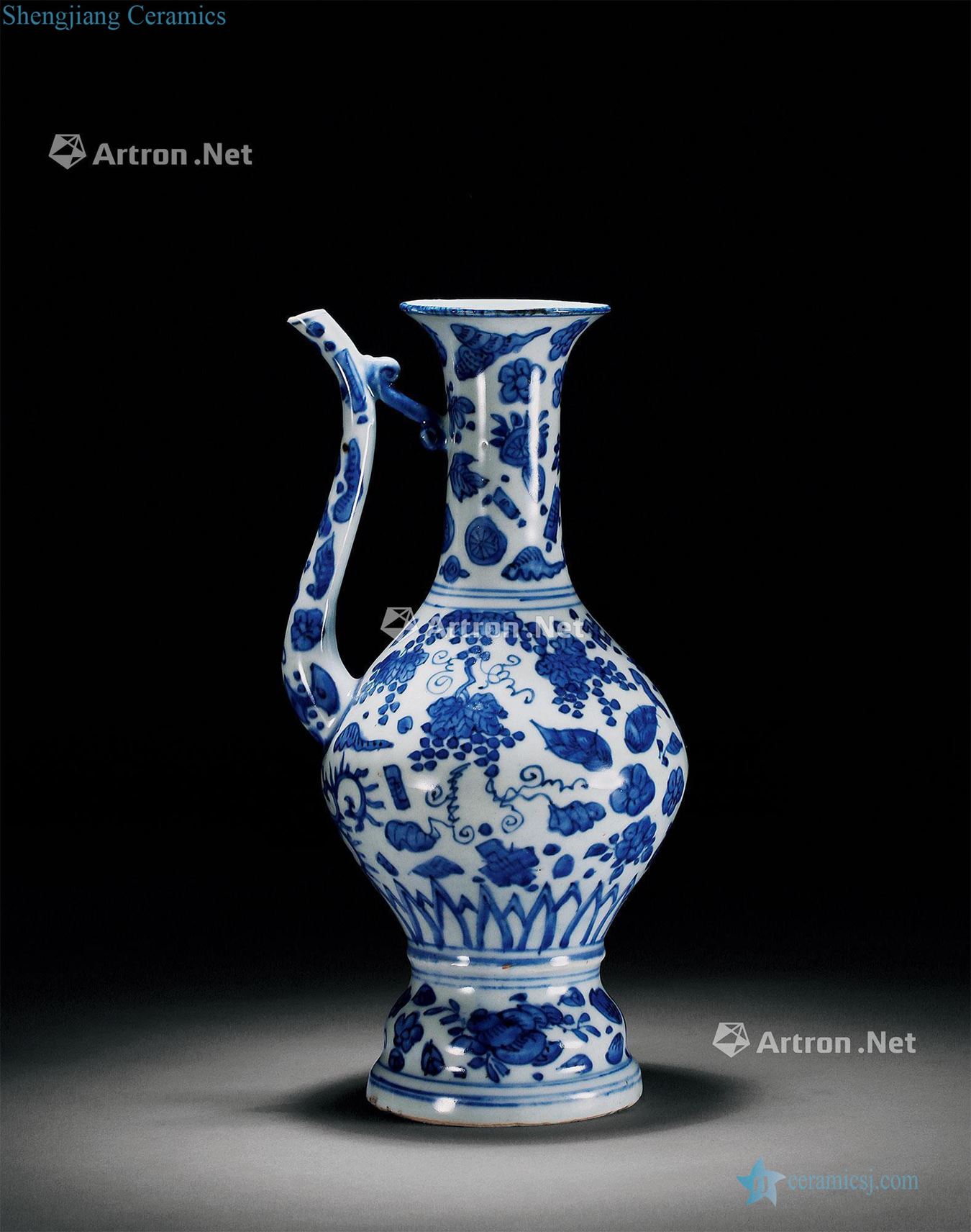 Ming wanli Blue and white flowers ewer