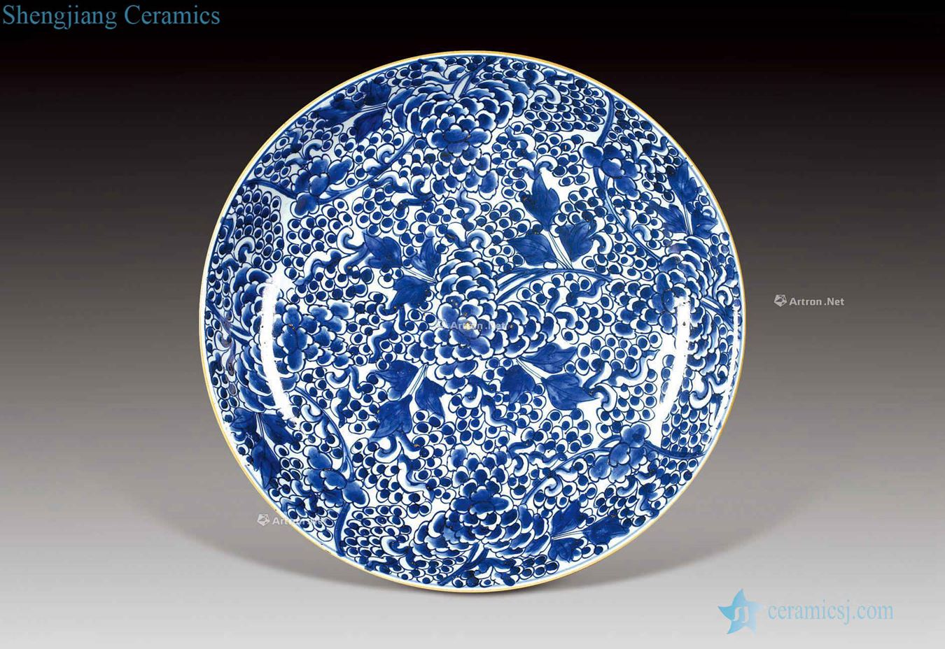 The qing emperor kangxi Blue and white peony grain disc