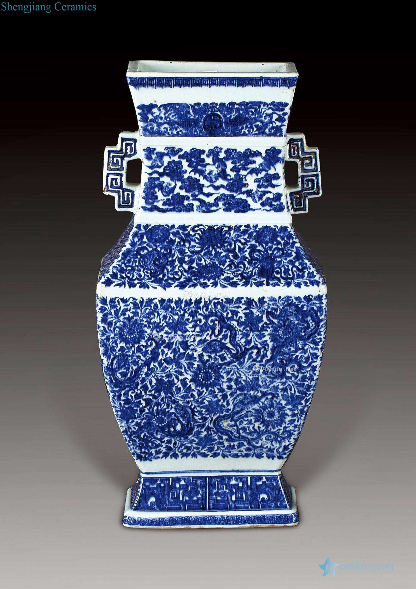 Qing qianlong blue and white vase