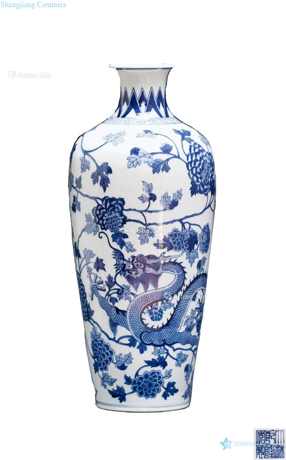 Qing qianlong Blue and white dragon wear peony plum bottle
