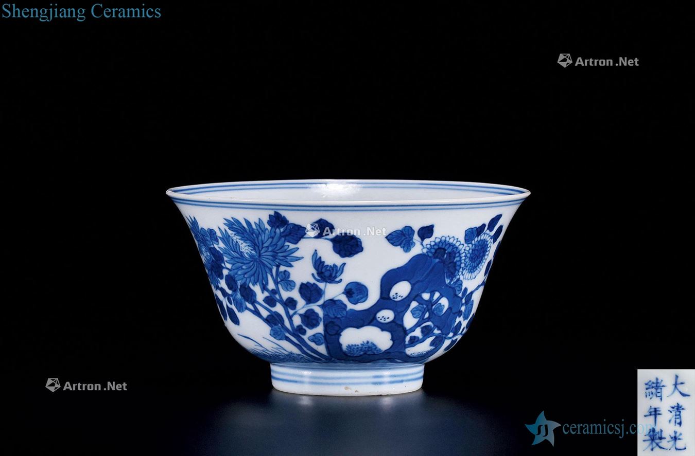 qing Blue and white flower butterfly green-splashed bowls
