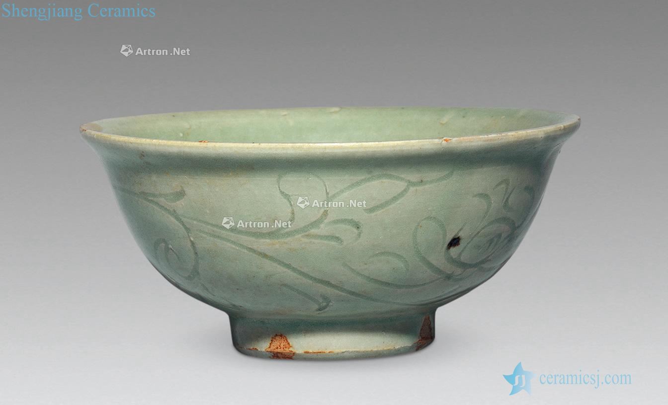 In the Ming dynasty Longquan celadon flower grain everyone bowl