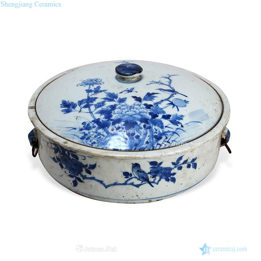 In the qing dynasty Blue and white flowers and grain cover tank
