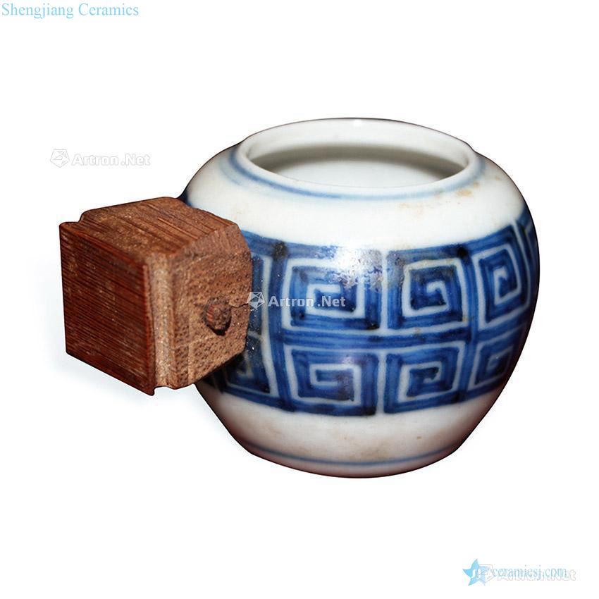 In the qing dynasty Blue and white meander bird food cans