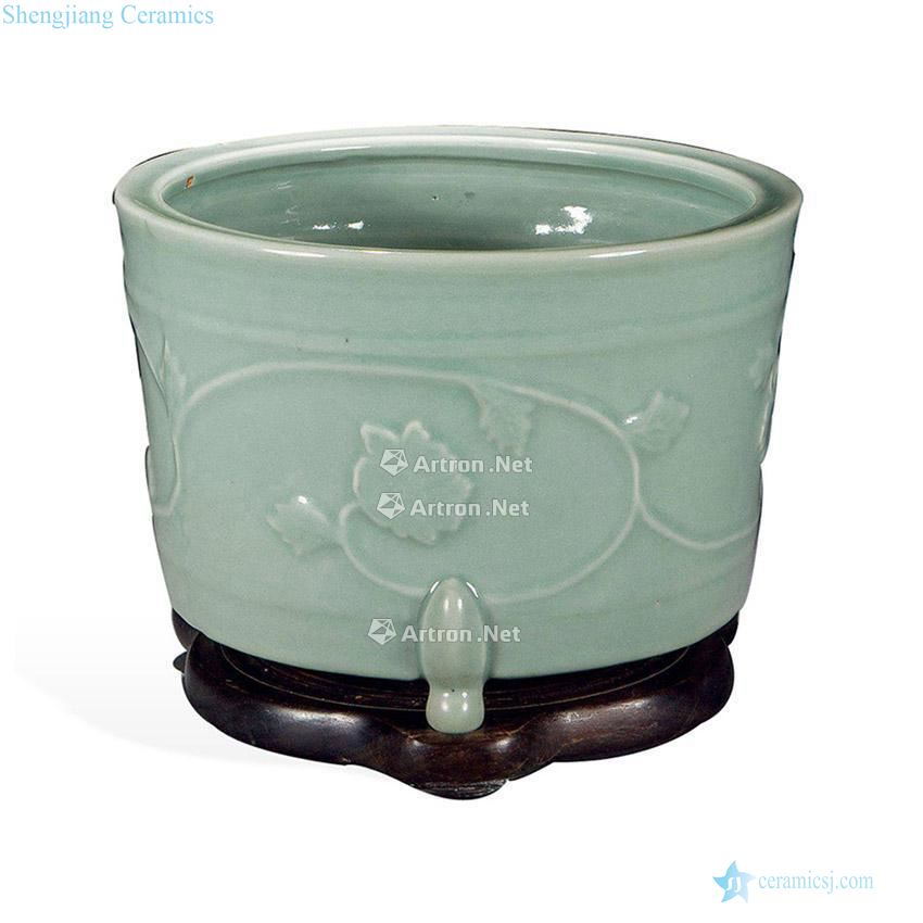 The southern song dynasty longquan celadon three-legged pot