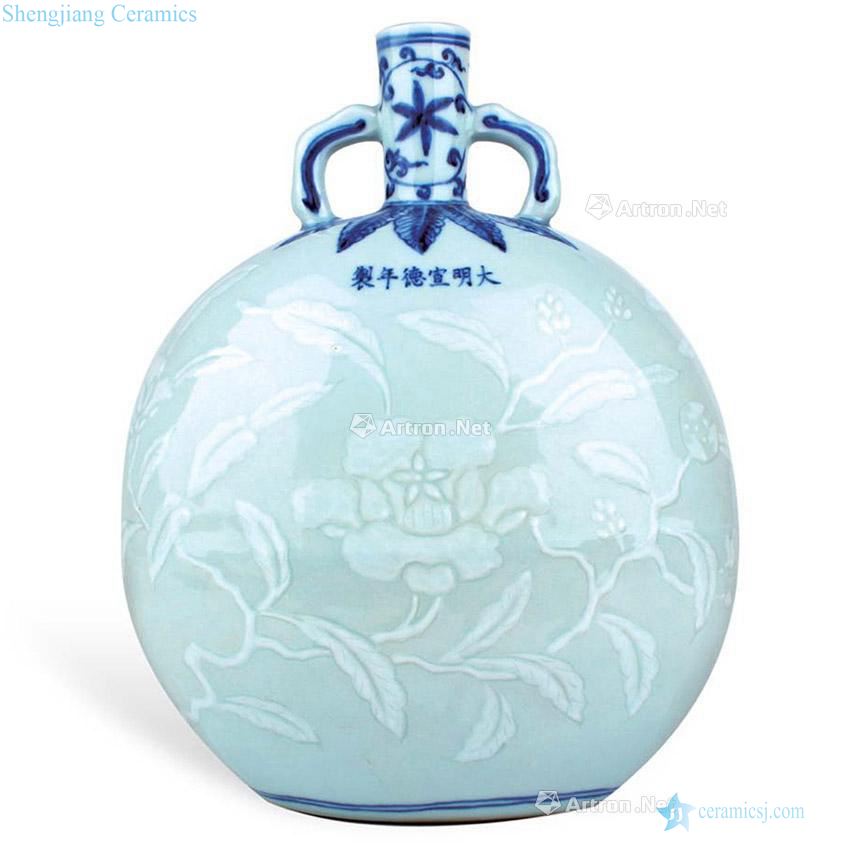Ming xuande years Blue and white flower grain ears flat bottles
