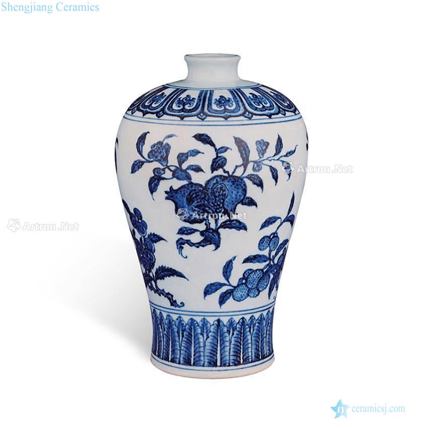 Ming yongle Blue and white ruffled branch grain mei bottle