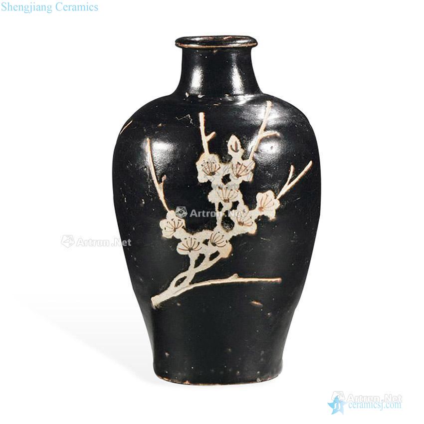 The song dynasty Jizhou kiln plum flower grain mei bottle