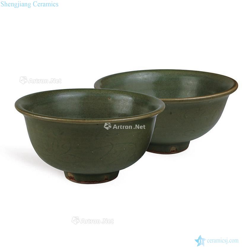 The song dynasty style Longquan celadon hand-cut bowl