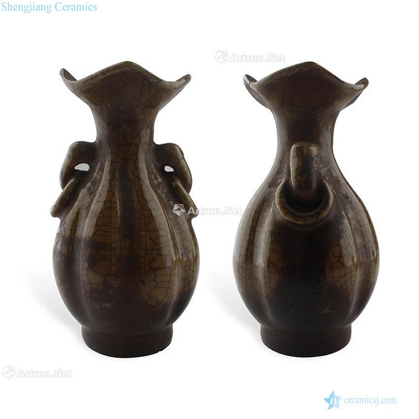 The song dynasty style Double elephant ears melon leng brother kiln mouth bottle