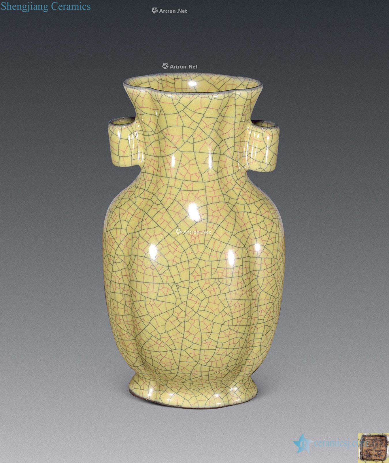 Northern song dynasty The elder brother of the yellow glaze kiln melon leng penetration ears flat bottles
