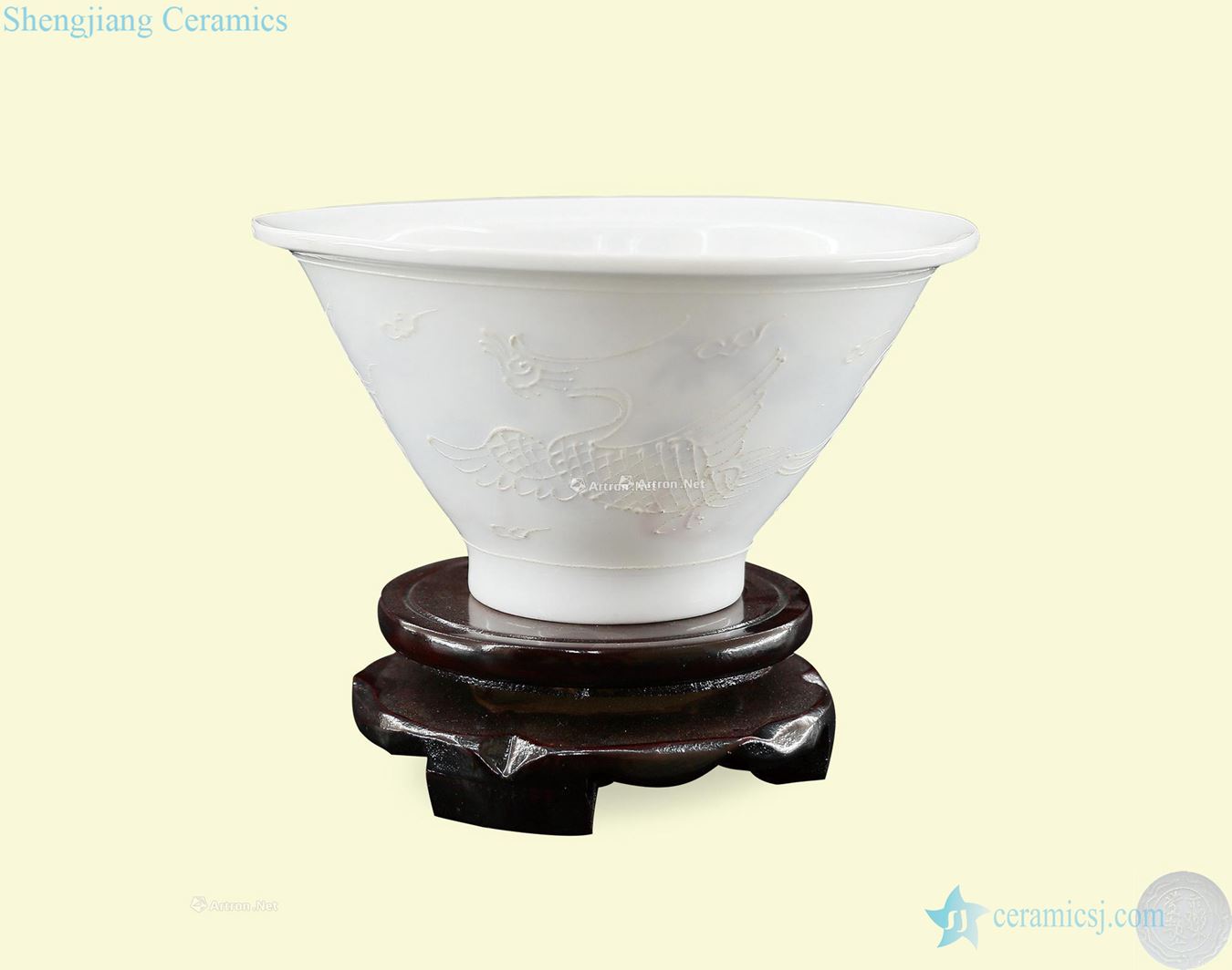 Ming yongle Dark sweet white glazed carved dragons and phoenixes grain hat to bowl