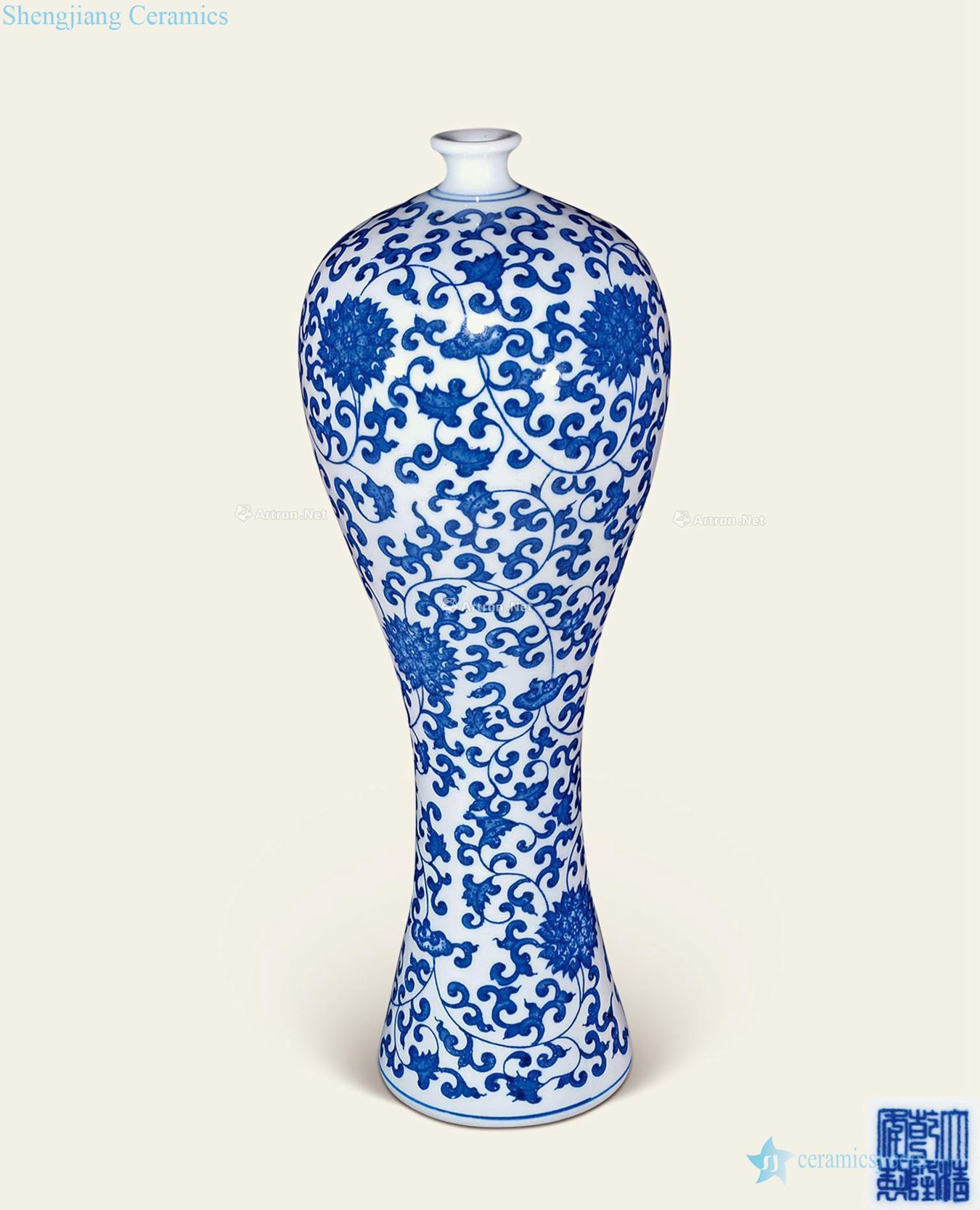qing Blue and white lotus flower tall waist mei bottle