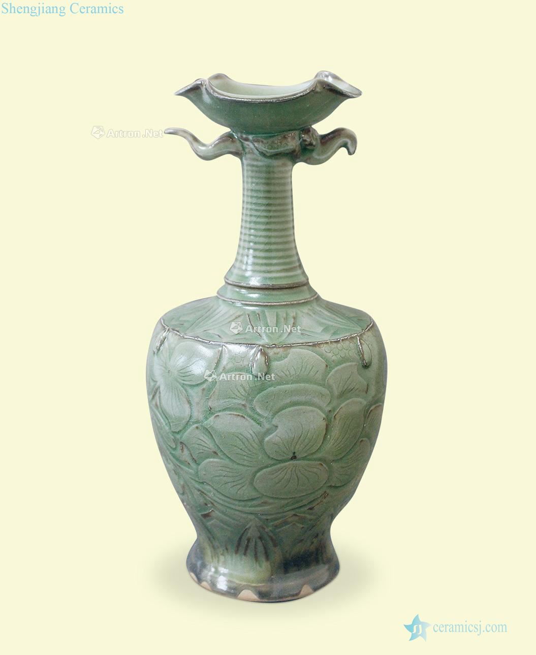 Song yao state kiln celadon carved flower bottle mouth