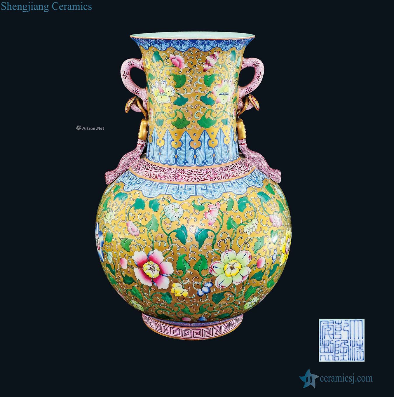 Qing qianlong enamel vase with a double happiness