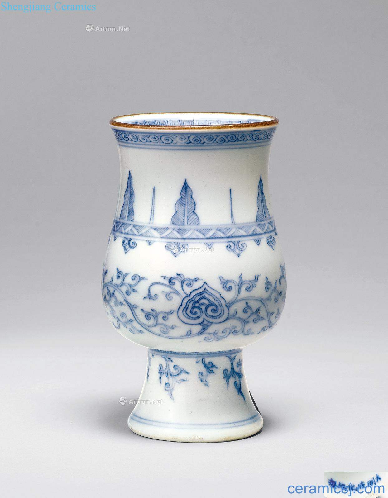The qing emperor kangxi Blue and white light tracing branch lotus ganoderma lucidum grain footed cup