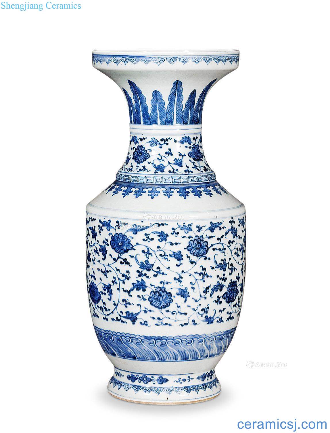 Qing qianlong Blue and white lotus flower grain dish buccal bottle