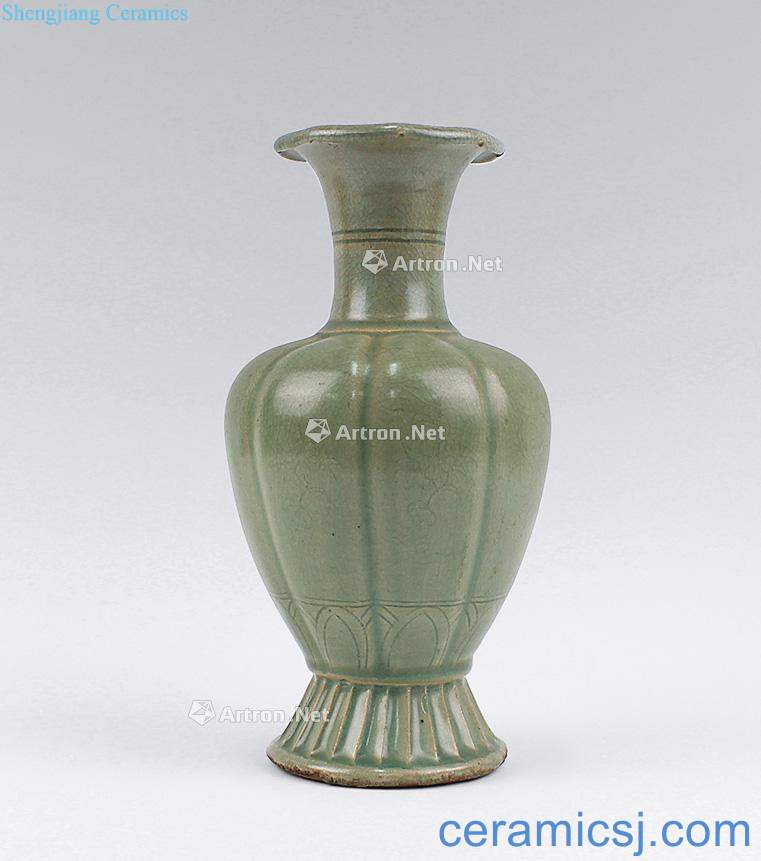 The song dynasty Longquan celadon melon leng flower bottle mouth