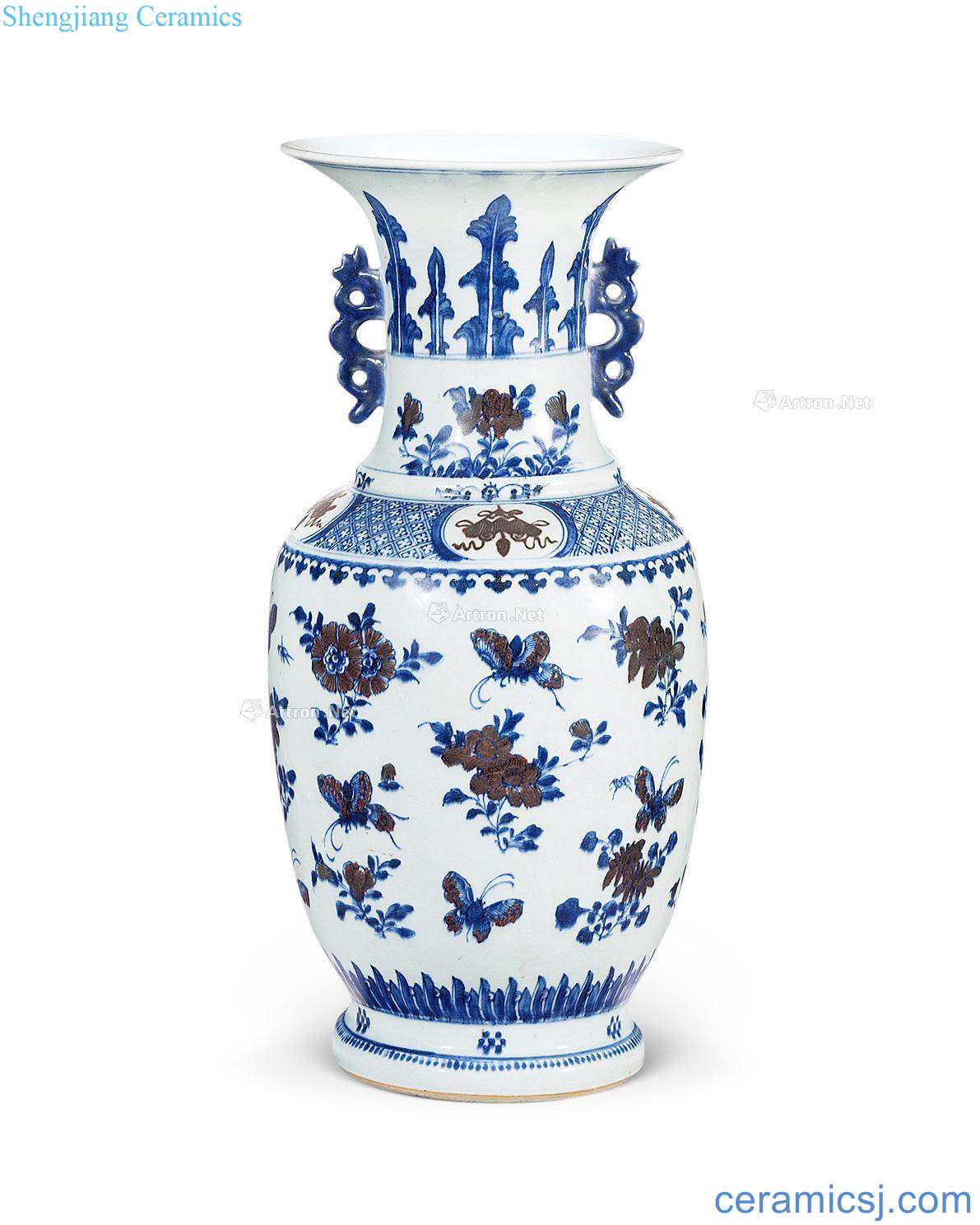Qing qianlong Blue and white youligong red flower butterfly tattoo ssangyong's ears mouth bottle
