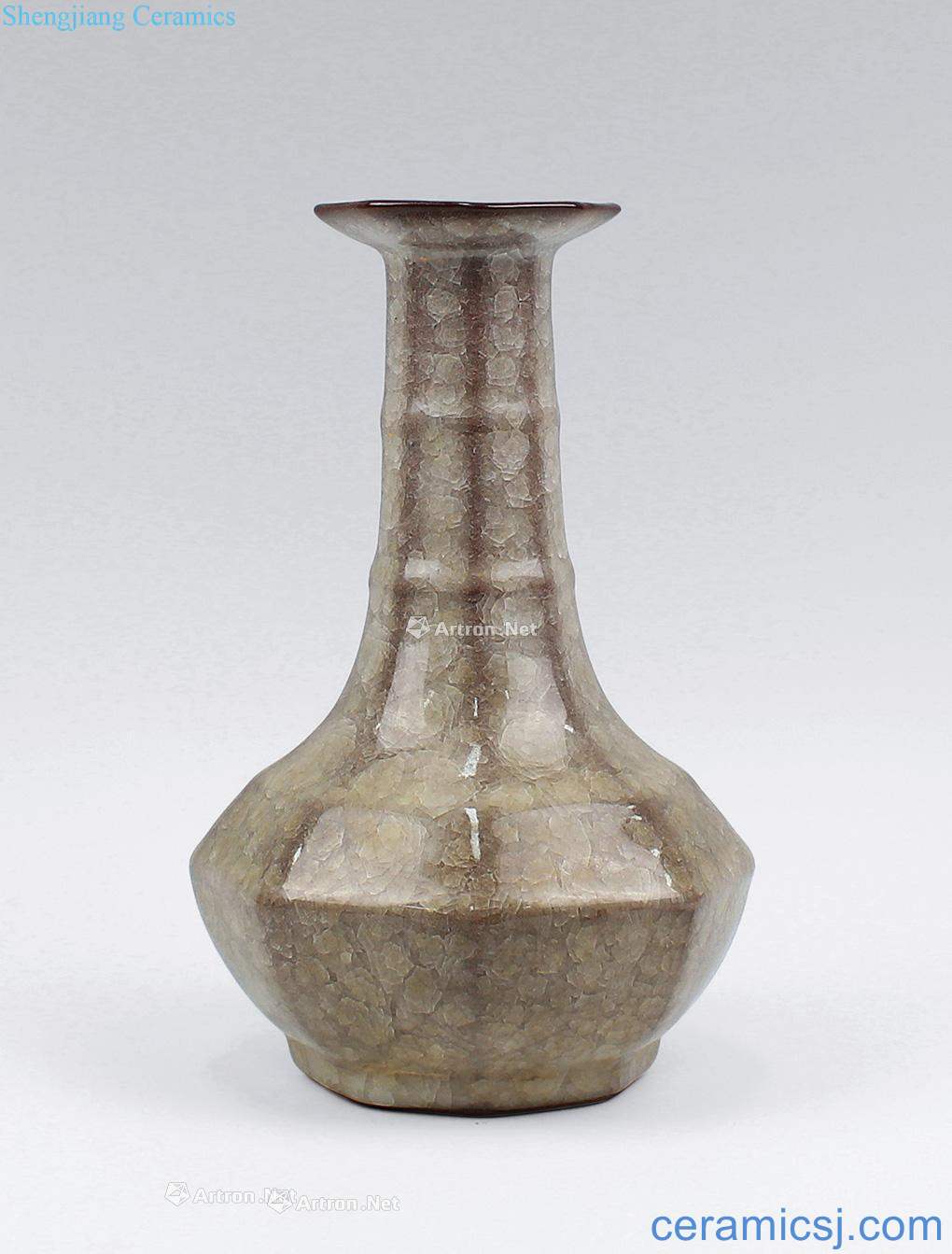 The song dynasty Elder brother kiln eight arrises long neck dish buccal bottle