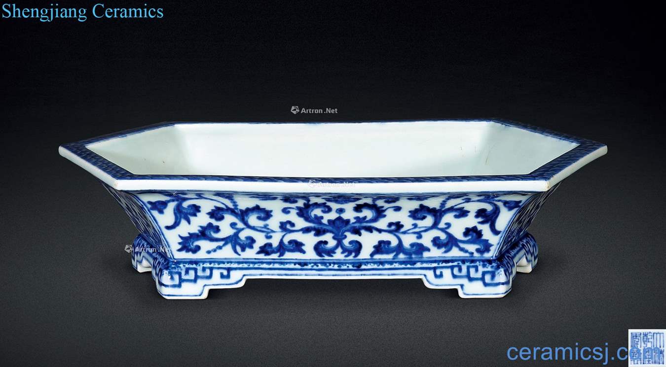 Qing qianlong Blue and white flowers around branches grain six-party basin