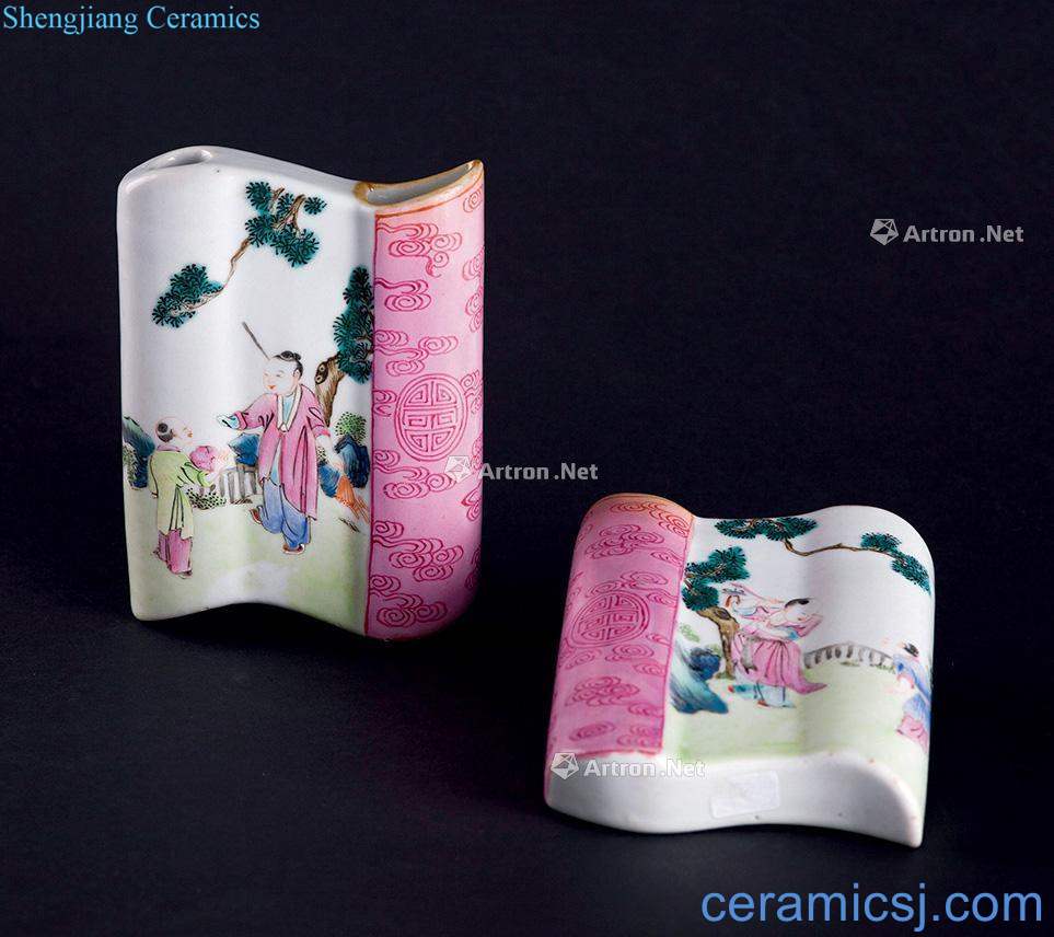Qing qianlong pastel character lines scroll shape bottle wall (a)