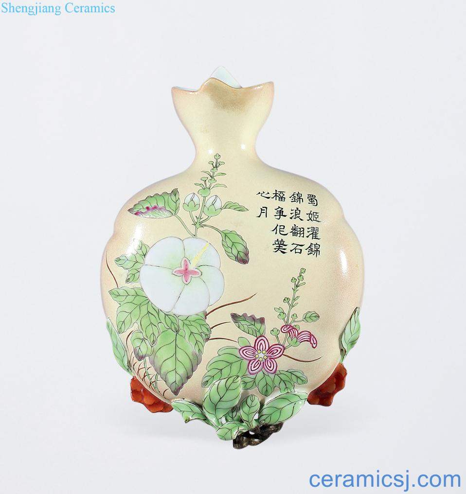Qing qianlong pastel flowers poetry wall bottle cream-colored