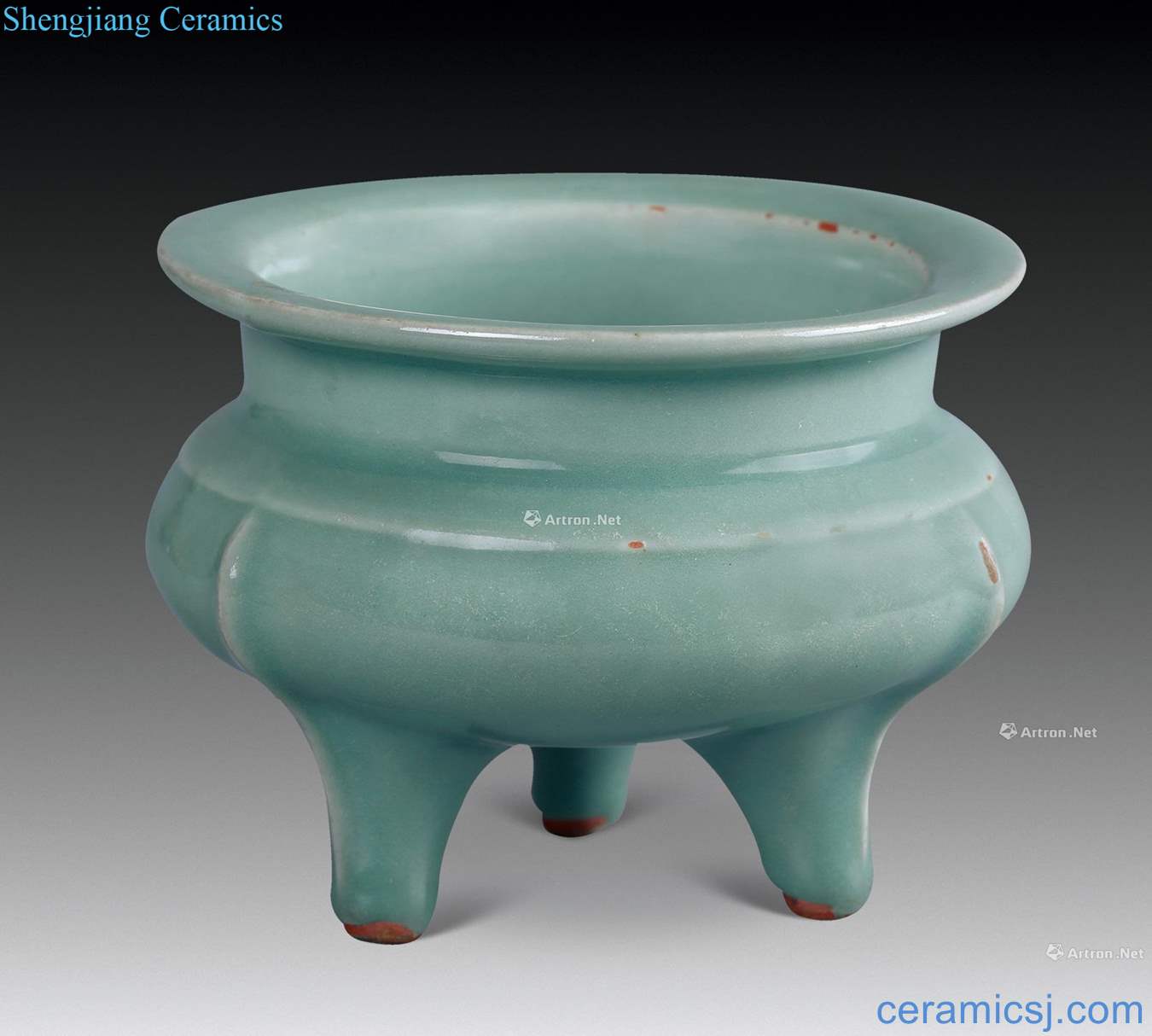 The song dynasty longquan celadon by furnace (a)