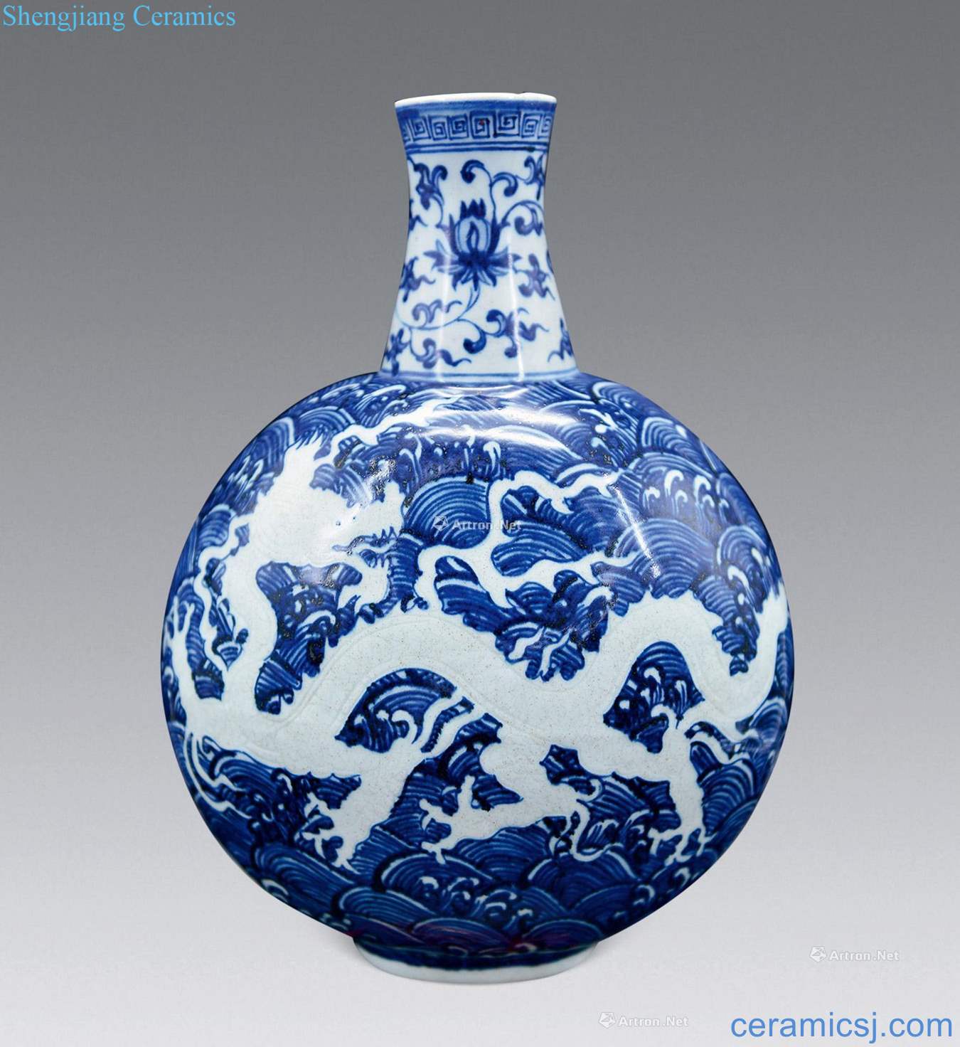 Ming Blue and white sea dragon flat pot