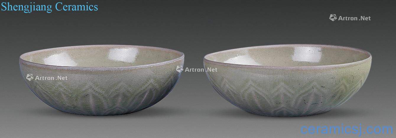 Ming dynasty longquan celadon One bowl lotus petals (two)