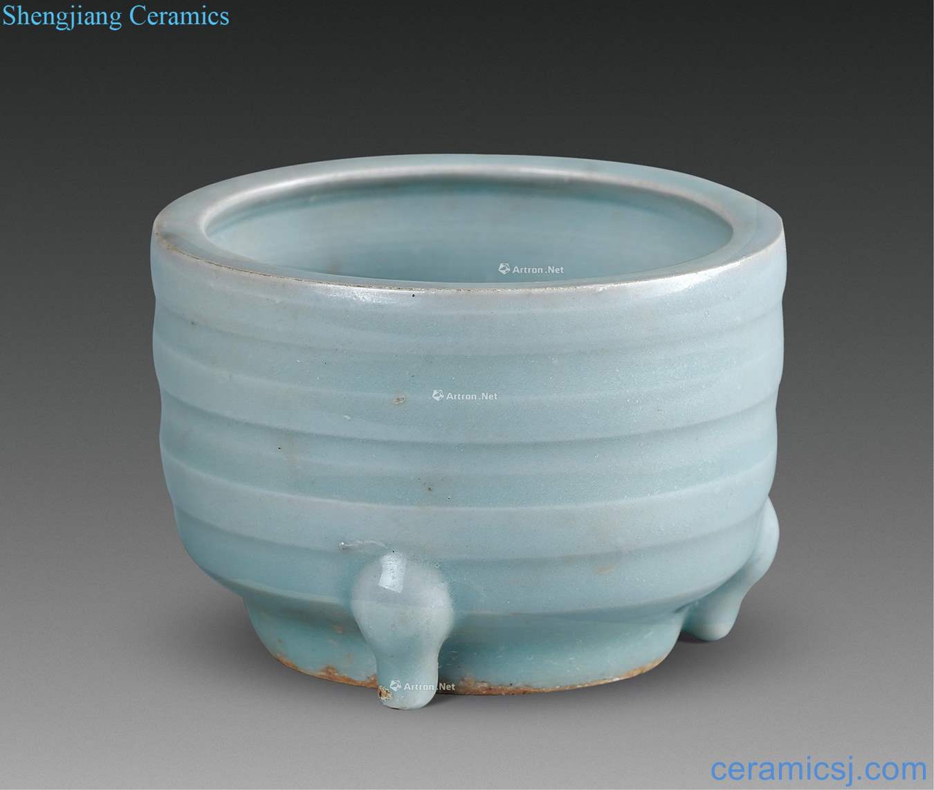 The song dynasty longquan celadon String lines three-legged furnace (a)
