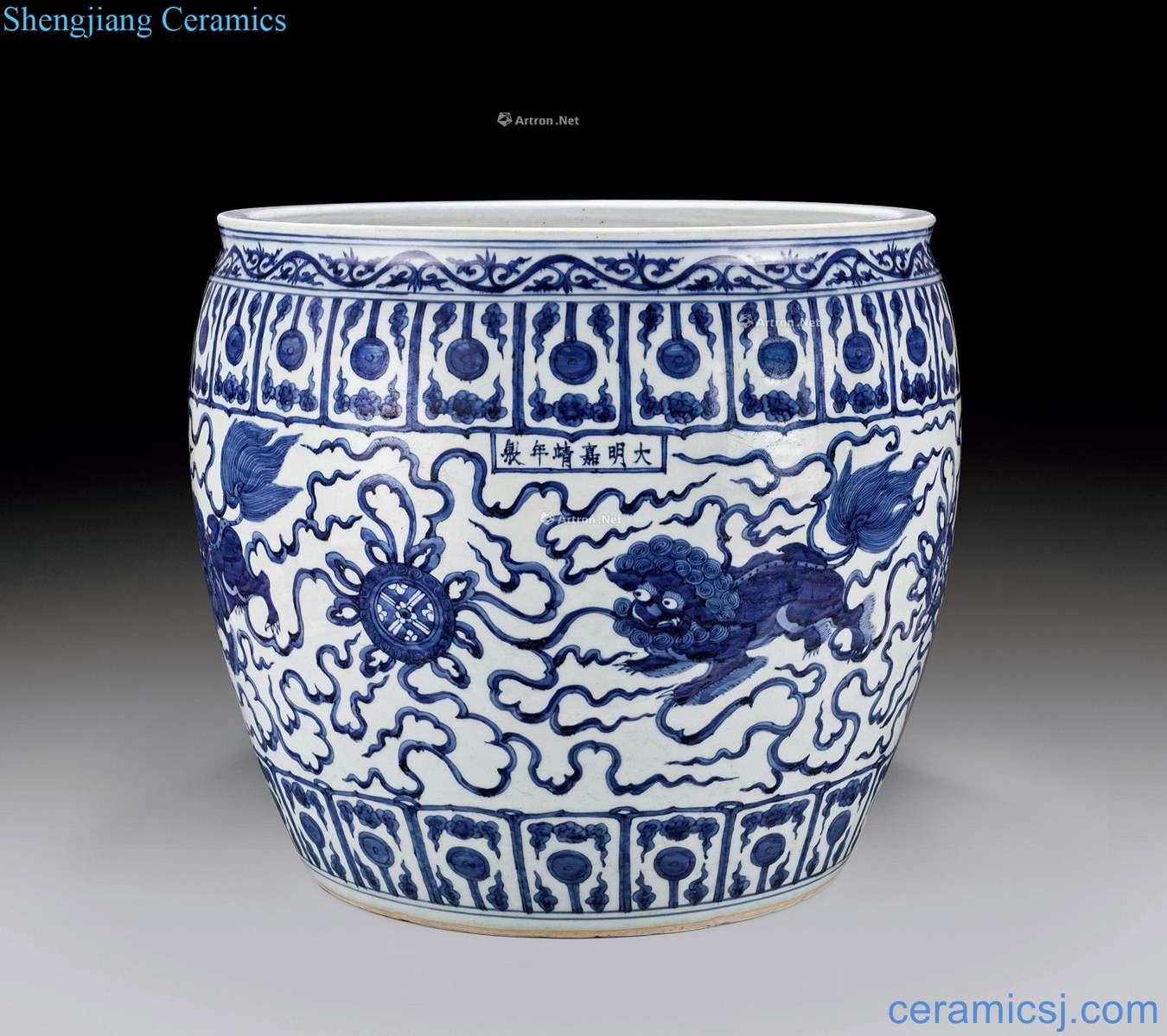 Ming jiajing Blue and white lion having ball grain cylinder