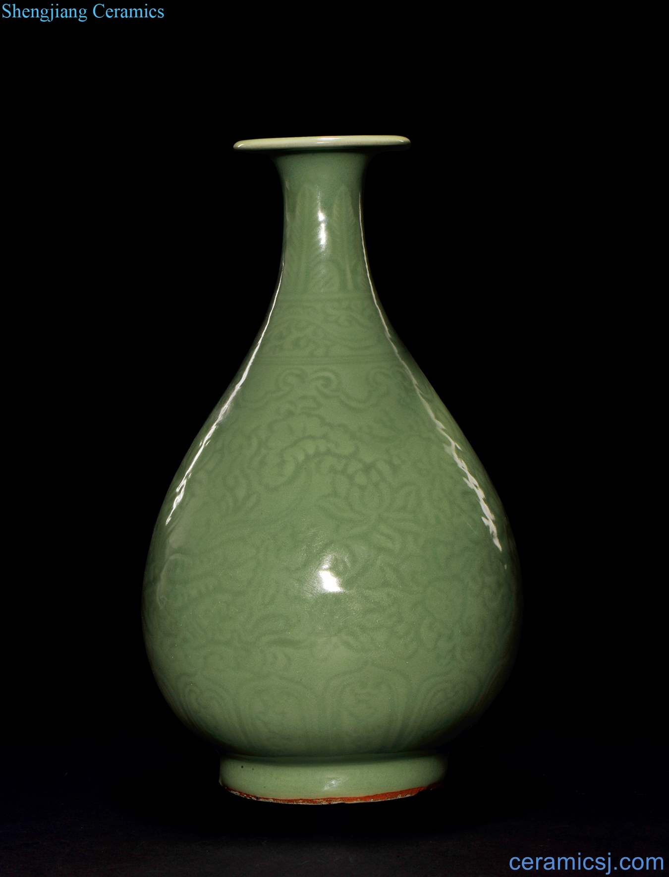 Early Ming dynasty Longquan celadon hand-cut okho spring bottle