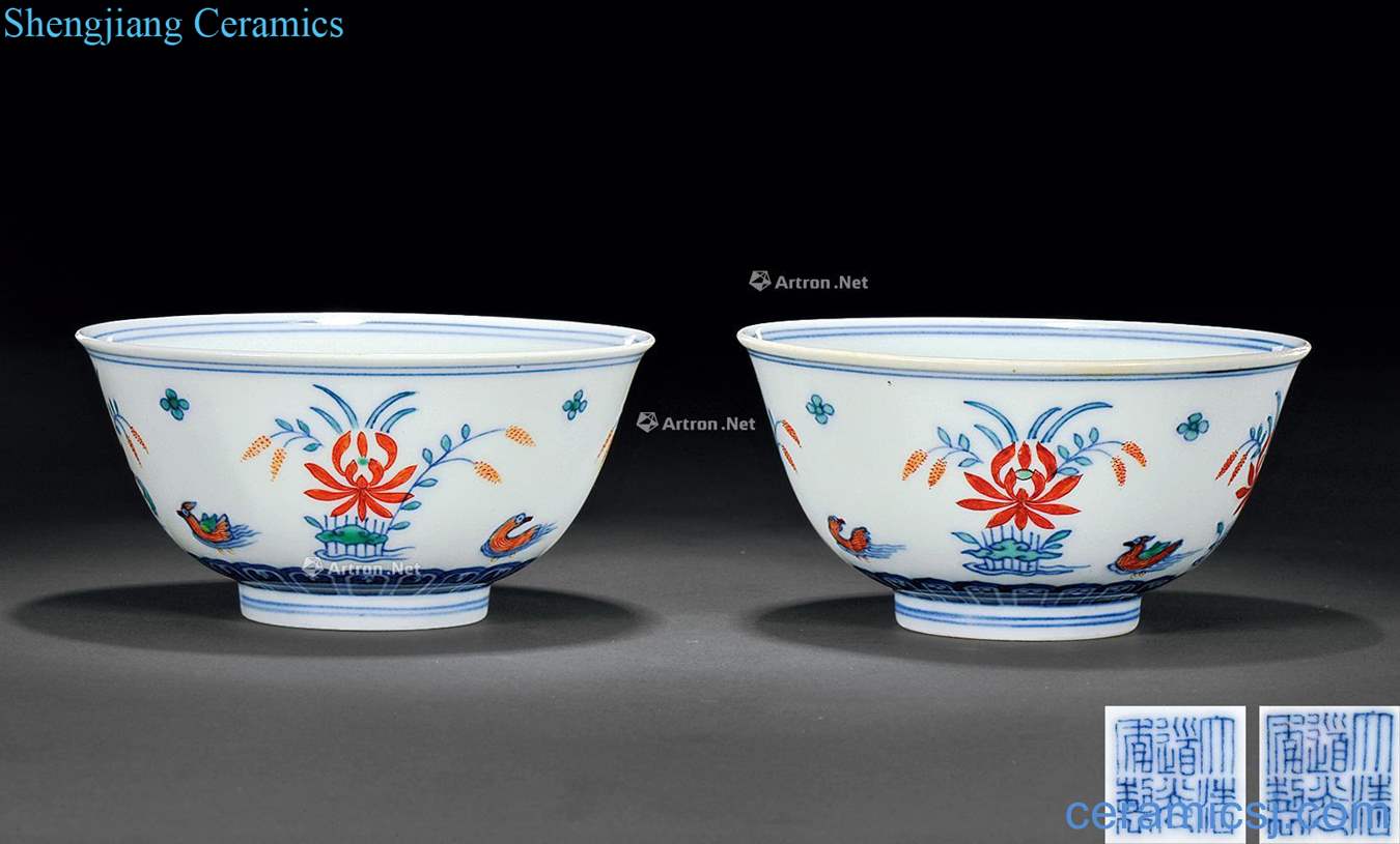 Qing daoguang imitation chenghua bucket color "lotus pond yuanyang figure small bowl (a)"