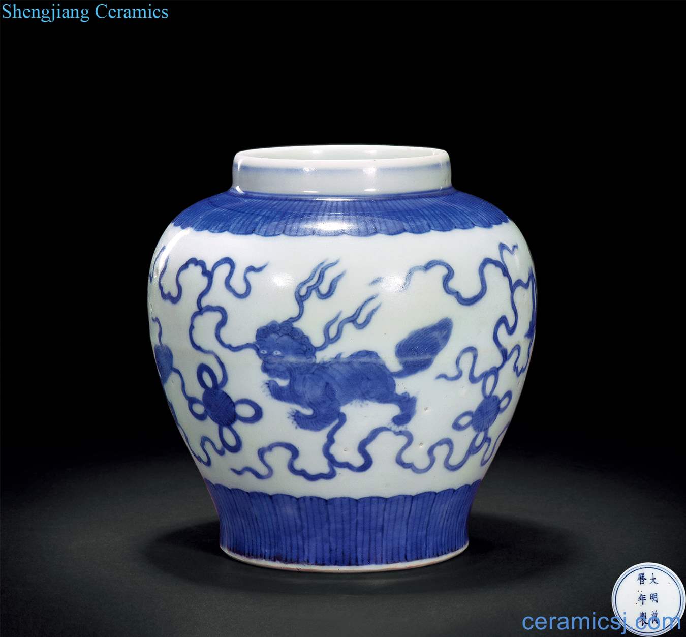 Ming wanli Blue and white lion ball grain tank