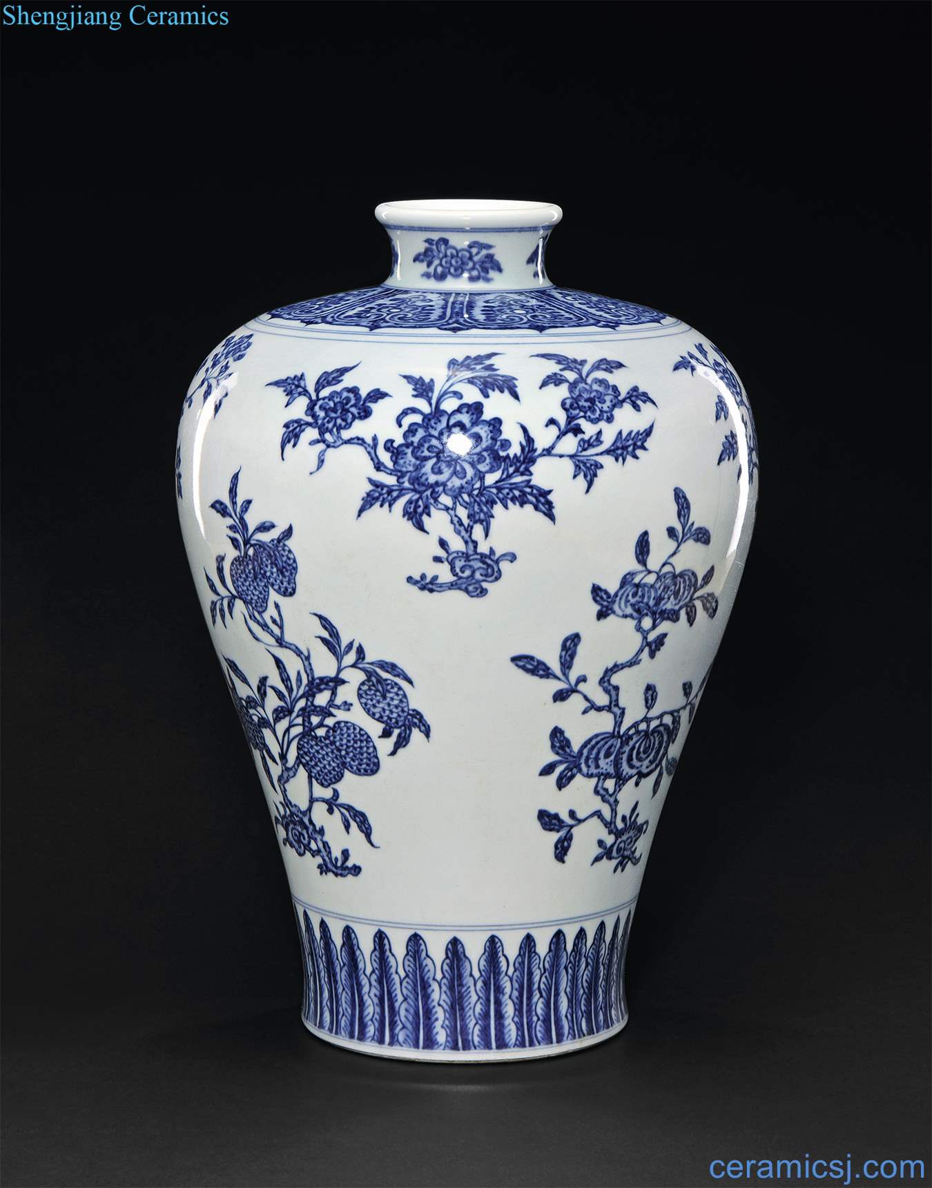 Qing qianlong Blue and white sanduo grain bottle