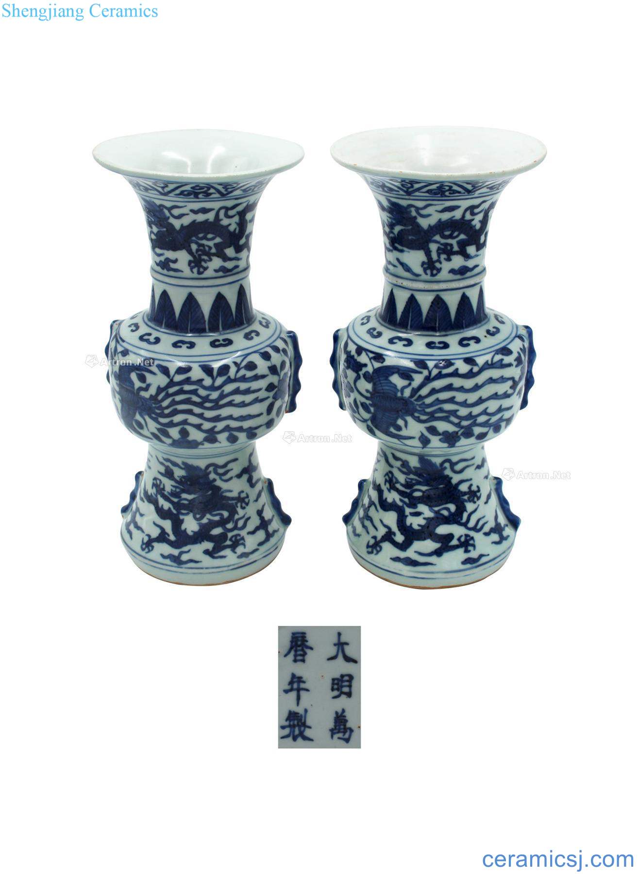 Blue and white longfeng pattern flower vase with two things (a)
