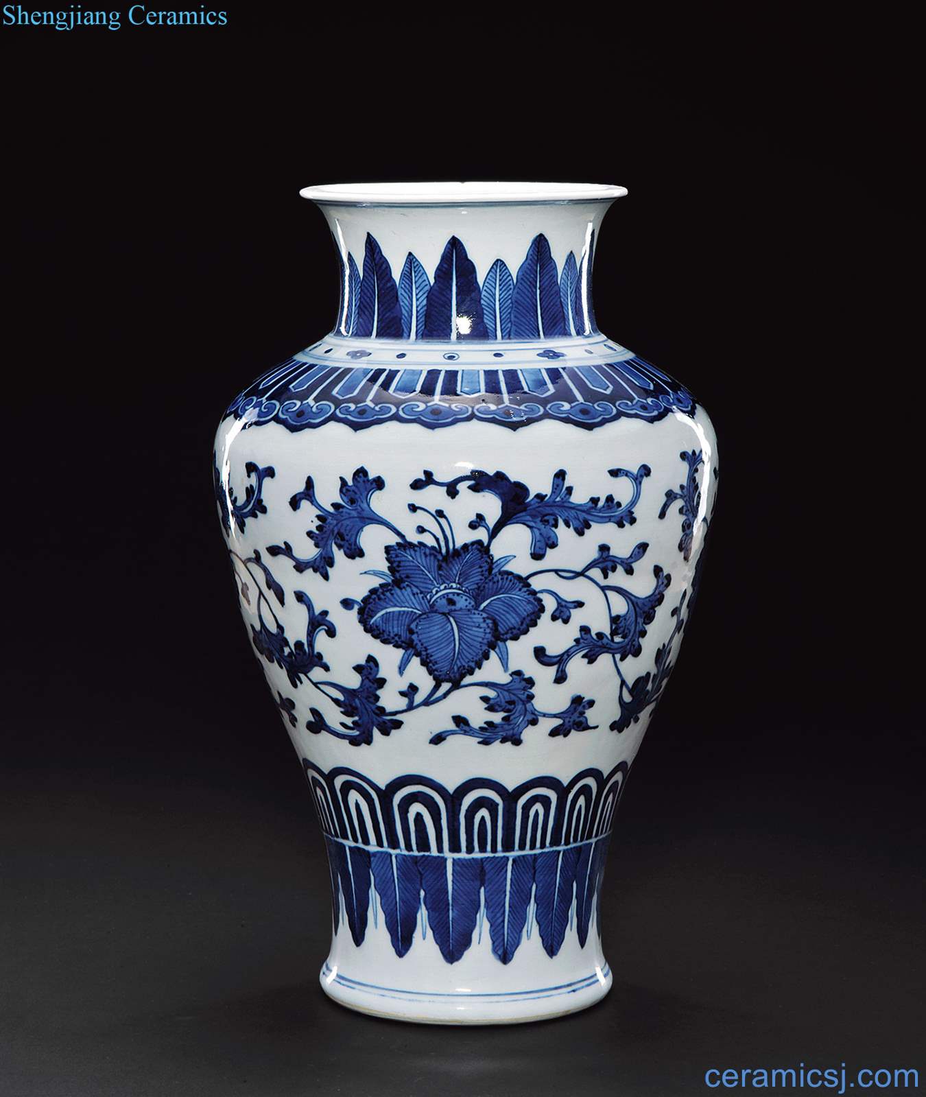 Qing qianlong Blue and white moire bottle.