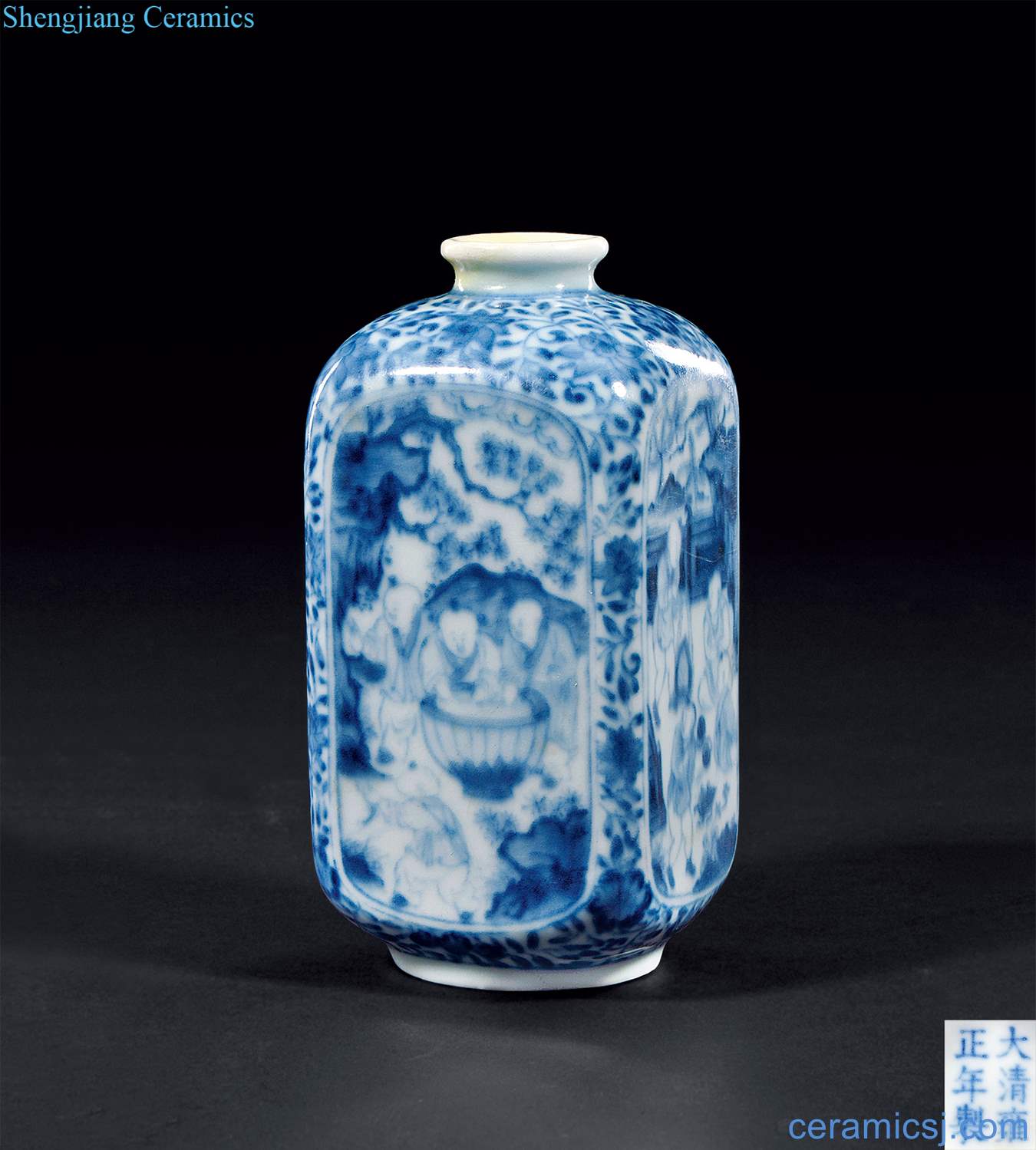 Qing yongzheng Blue and white square small bottle