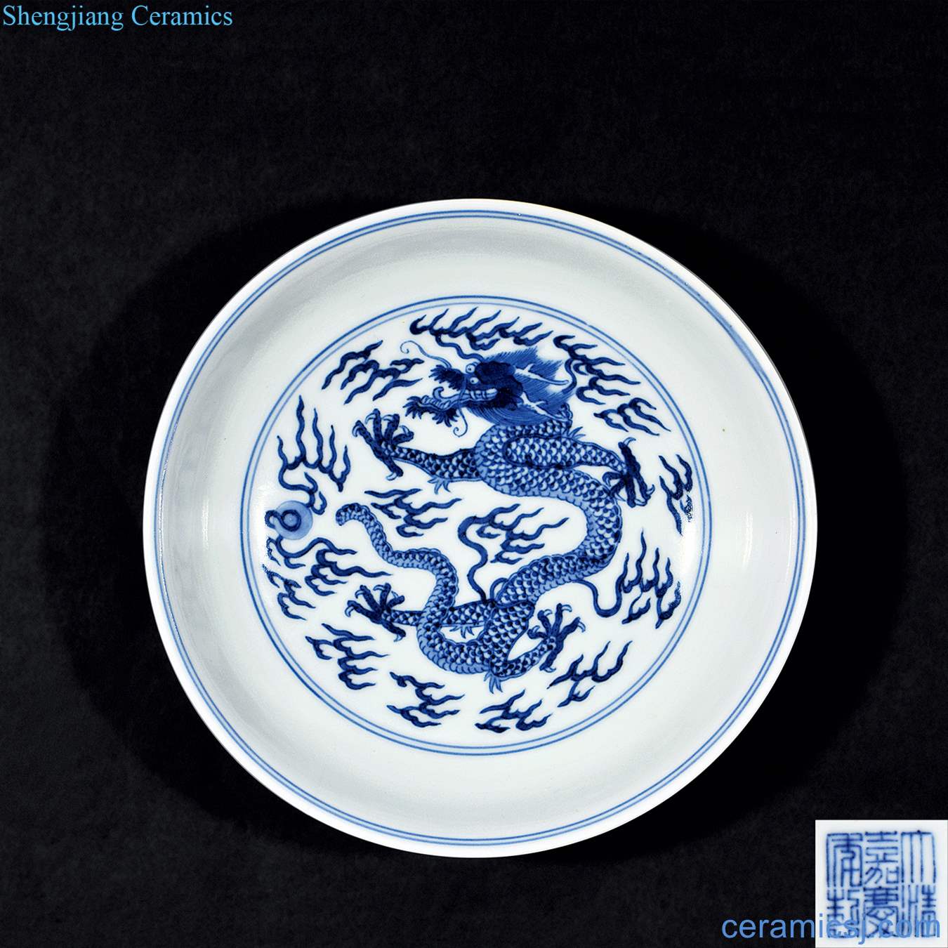 Qing jiaqing Blue and white dragon disc