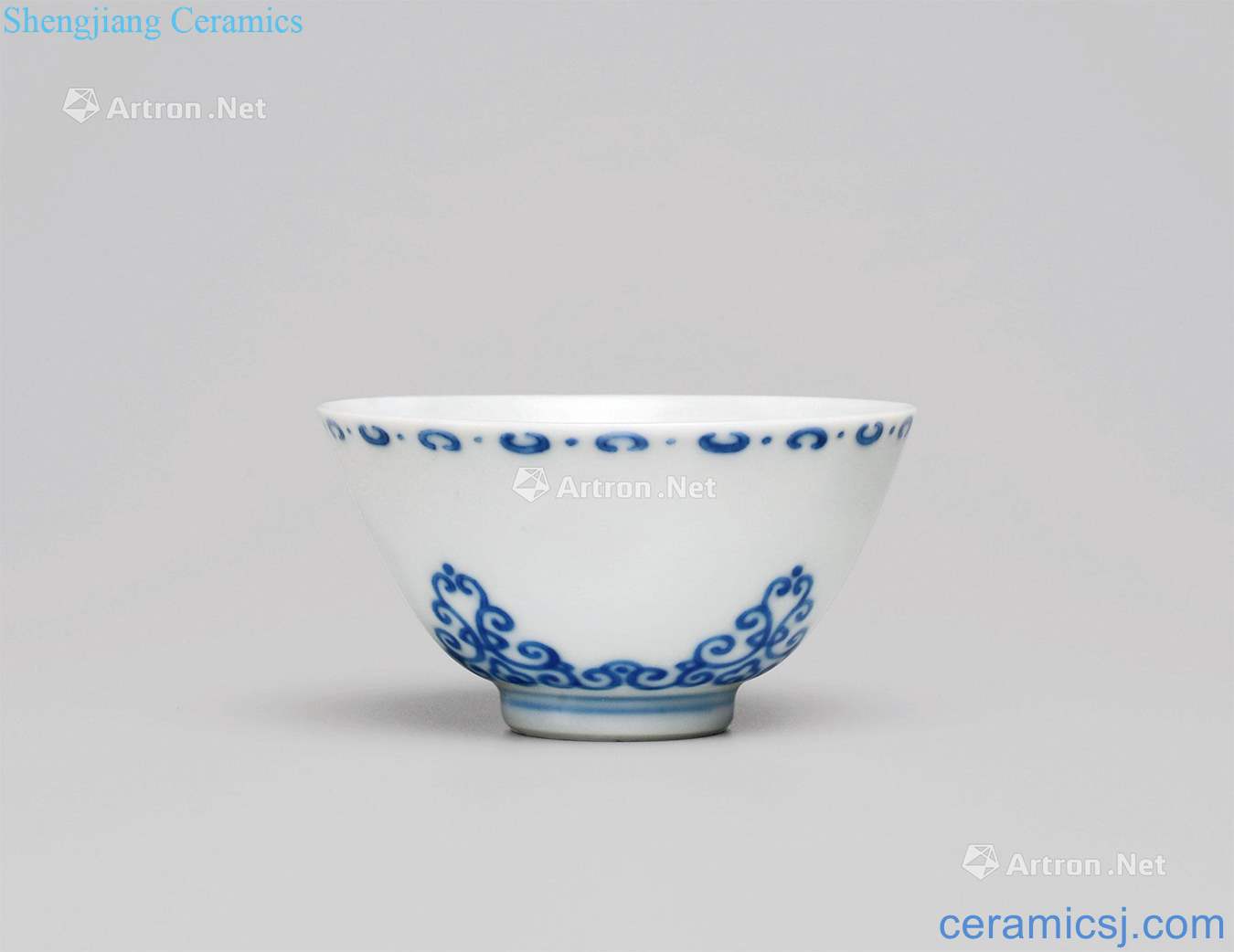 Qing yongzheng Blue and white honeysuckle grain small cup