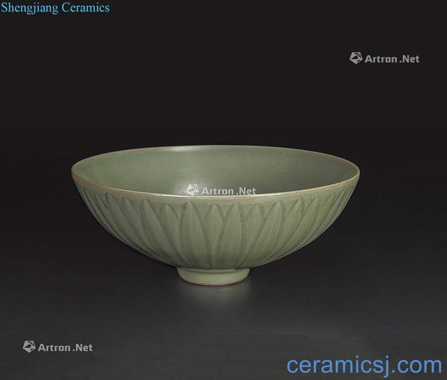 Ming Longquan celadon green glaze lotus-shaped bowl